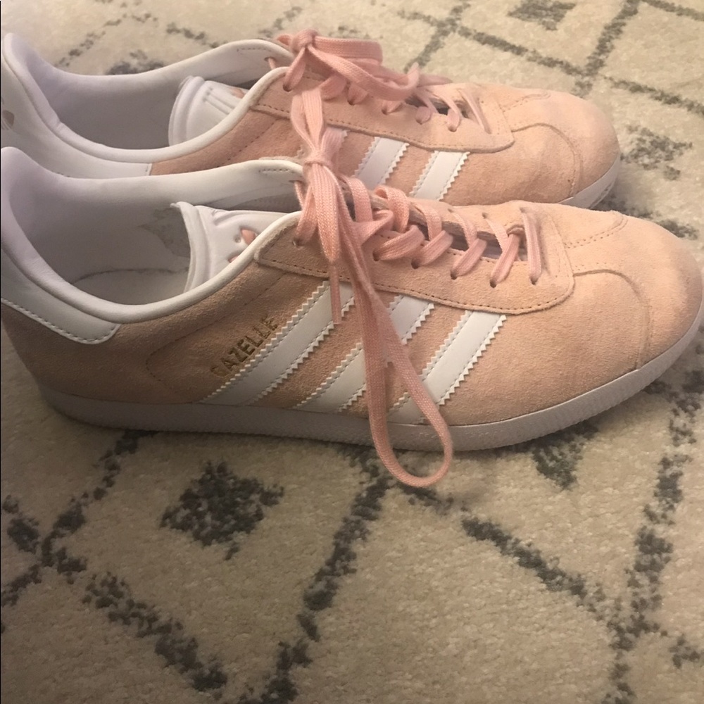 Adidas gazelle pink suede sneaker